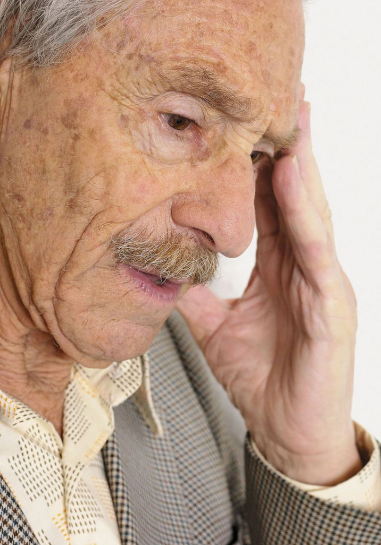 老年人白癜风患者在治疗时应该注意什么